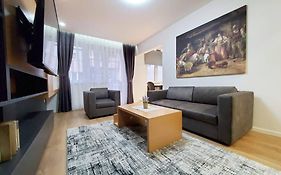 Lina - Prn, City Park Apartment